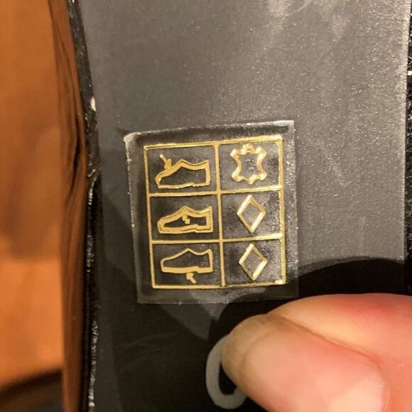 Stuart Weitzman black real patten leather pump, sz 8.5, EUC, heel detail - Picture 5 of 16